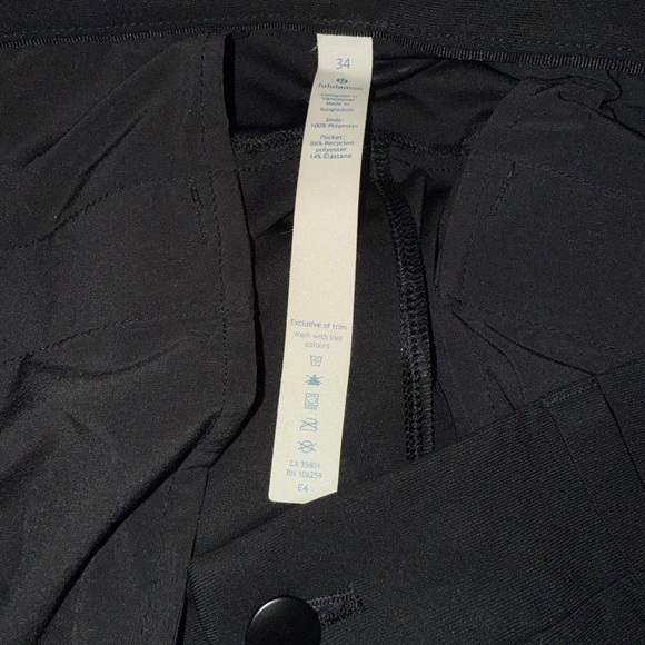 Lululemon Commission Pant Slim-Fit Warpstreme Black *Light
Size 34” inseam 34” - Picture 15 of 15